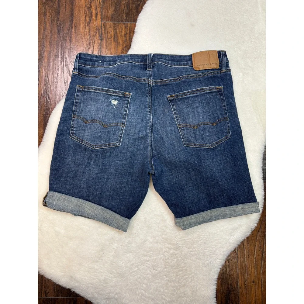 American Eagle Men's Jean Shorts 36 Medium Wash Denim Ripped Cuffed Stretch - Picture 4 of 10